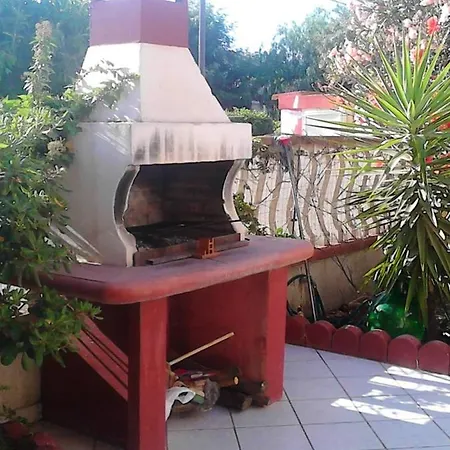 Charming House In With Enclosed Garden *