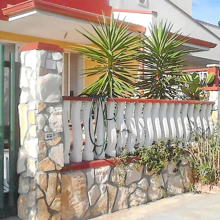Holiday home Charming House In With Enclosed Garden